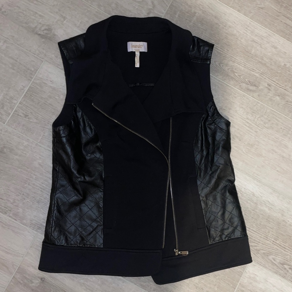 Laundry vest